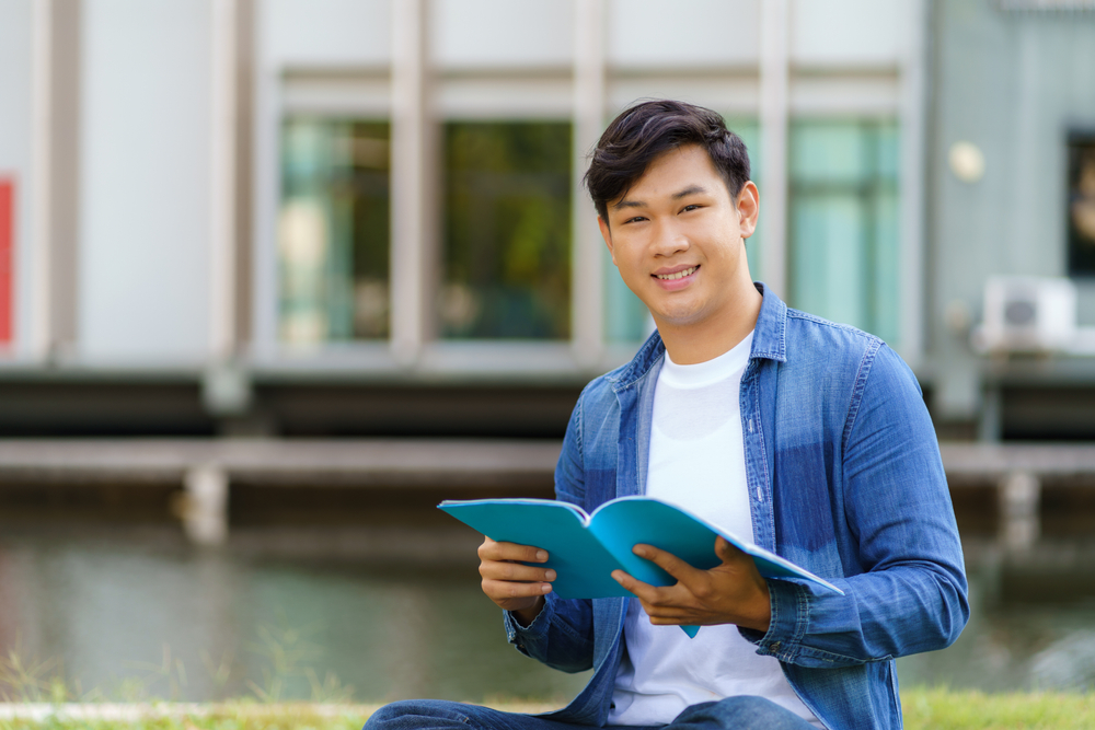 Lindungi Masa Depan Anak-anak Anda dengan College Care